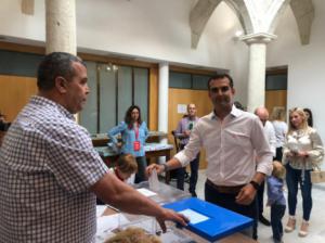 El alcalde de Almería entre los primeros en votar