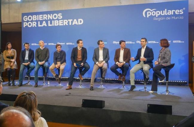 El alcalde defiende en Murcia que los gobiernos del PP son “garantía de mantenimiento de libertades y derechos”