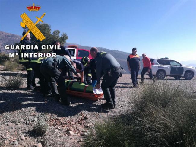 Rescatado un parapentista en Berja tras precipitarse unos 20 metros