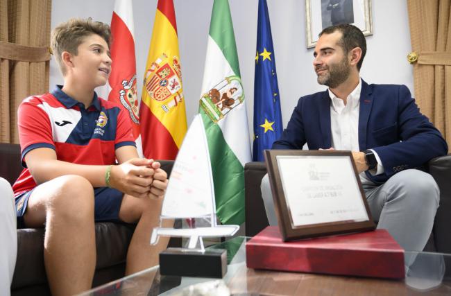 El joven regatista Alejandro Payés se proclama campeón de Andalucía sub 16 en vela