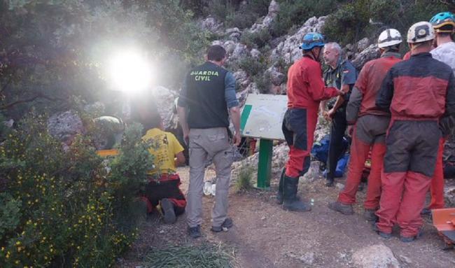 Rescatan con vida a una espeleóloga herida en Cueva de la Gitana en Sierra de María