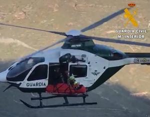 La Guardia Civil auxilia a dos escaladores en la Sierra de Gádor con un helicóptero