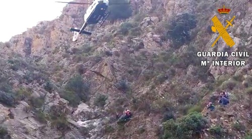 Rescatan en helicóptero a una vecina de Dalías que se perdió al andar por el monte