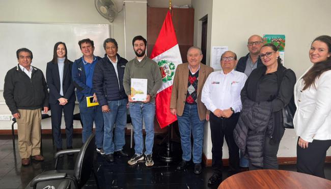 Empresas auxiliares de la agricultura de Almería se ofrecen en Perú