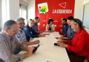 IU y Tú Decides analizan con la AUGC de Almería la situación actual de los cuarteles