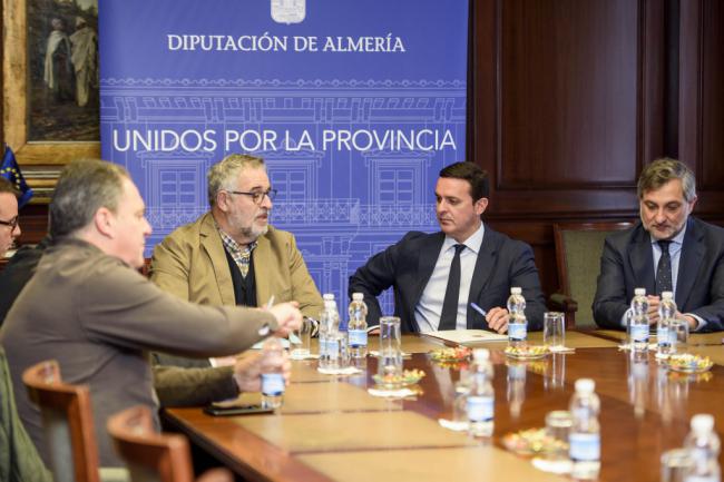 El presidente de Diputación toma contacto con la Mesa del Ferrocarril