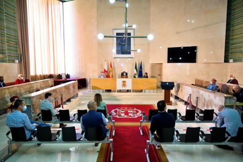 El Ayuntamiento espera una respuesta de los regantes para darles agua desalada