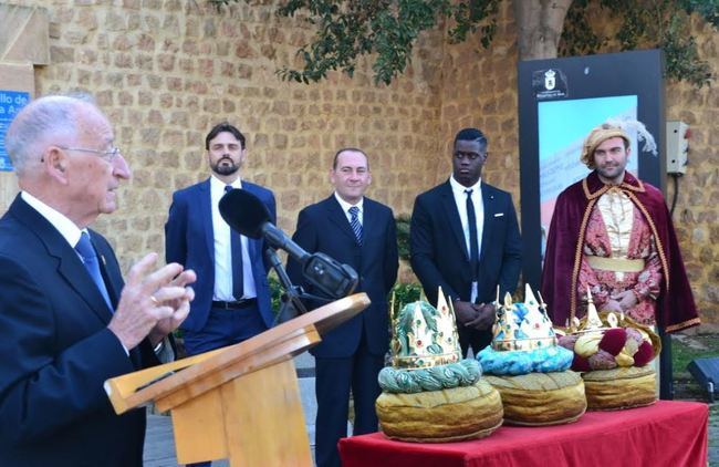 Los emisarios de los Reyes Magos en Roquetas ya tienen las coronas