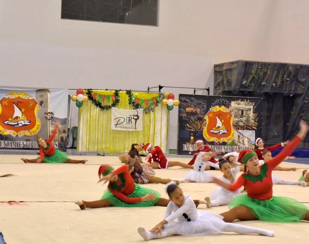 Éxito en la Gala de Navidad de Gimnasia Rítmica en Dalías