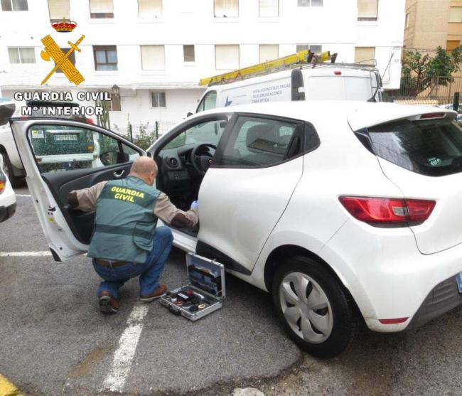 Guardacoches ilegal y sus compinches detenidos por robo a un conductor en Garrucha