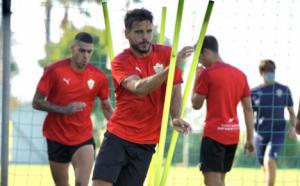 Romera también causa baja en el Almería tras rescindir su contrato