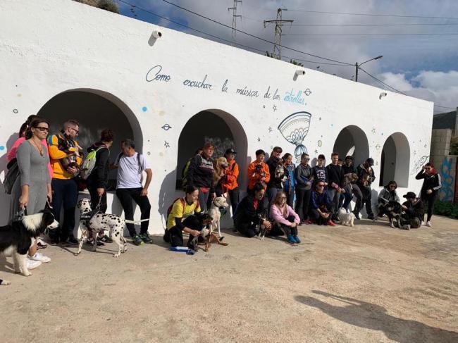 Vícar Celebra Su Primera Ruta De Senderismo Canino Con Un Recorrido Por El Entorno De La Villa