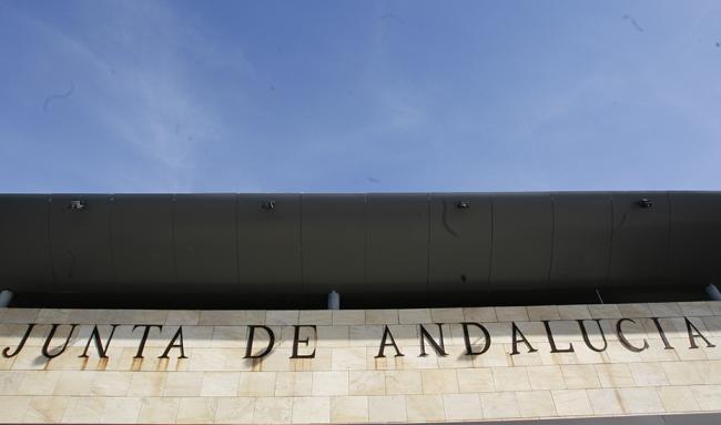 Un informe solo salva dos de las agencias de la Junta de Andalucía