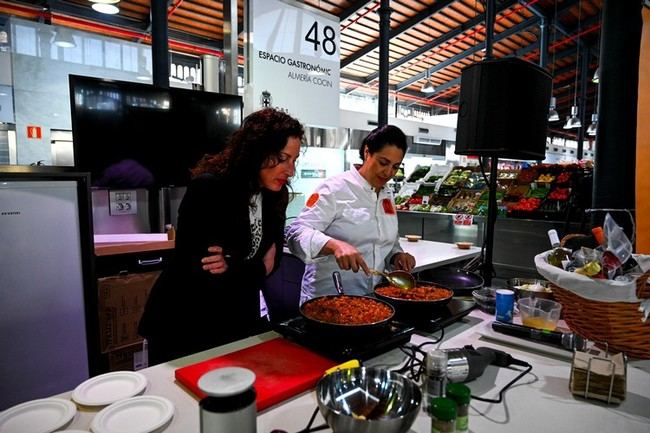 Showcooking en el Mercado Central para una Nochevieja familiar y local