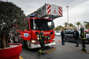 Bomberos del Poniente en un simulacro en el Parque Comercial Gran Plaza