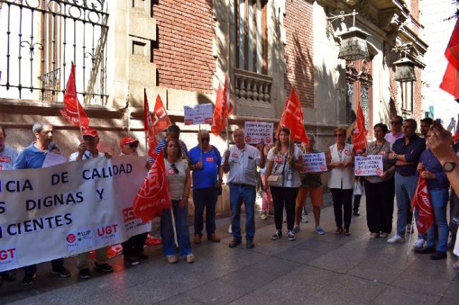 UGT y CCOO reclaman ante la Junta en el Día de los Mayores