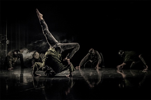 La danza experimental ‘Sinestesia’ llega al Teatro de Berja