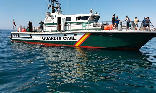 Guardia Civil de Almería y Equinac sueltan una tortuga boba