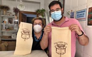 En Tabernas quieren dejar las bolsas de plástico y recuperar las talegas