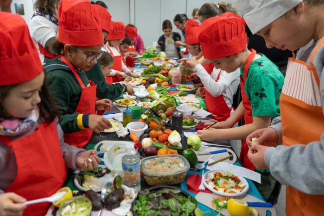 Éxito en talleres infantiles de Gastronomía en Roquetas de Mar