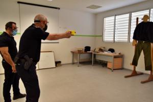 La Policía Local Recibe Instrucción Para El Manejo De Pistolas Taser