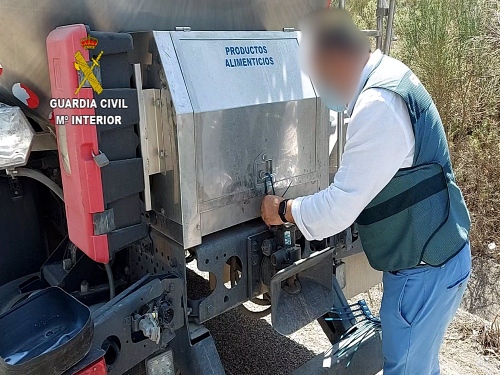 Ocho detenidos en Almería por transportar alimentos en contenedores sucios