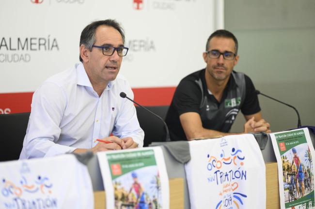 Habrá 300 participantes en el 14º Triatlón Ciudad de Almería