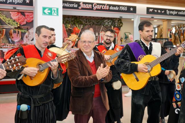 El Mercado de Abastos de Vícar celebra un San Valentín muy dulce