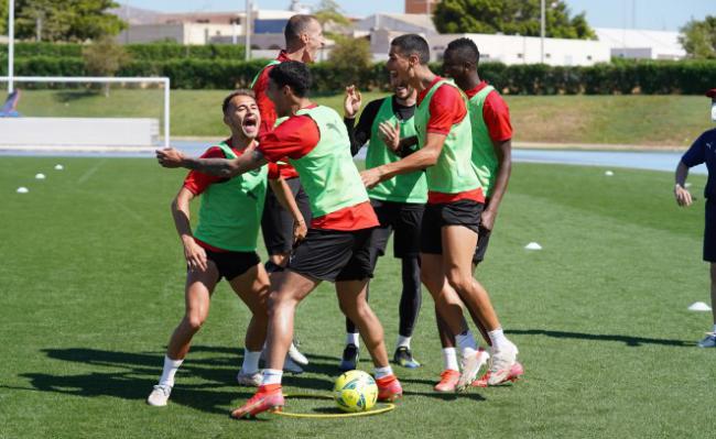 Juegos para relajar y entrenamiento suave para la UD Almería