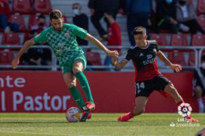 1-4: El Almería exhibe el liderato en Anduva