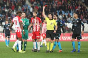 Hasta siete jugadores de la UD Almería se han quedado al borde de la suspensión