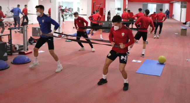 El Almería se lo curra en el gimnasio