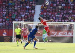 El Almería deja escapar una renta de tres goles ante el Granada