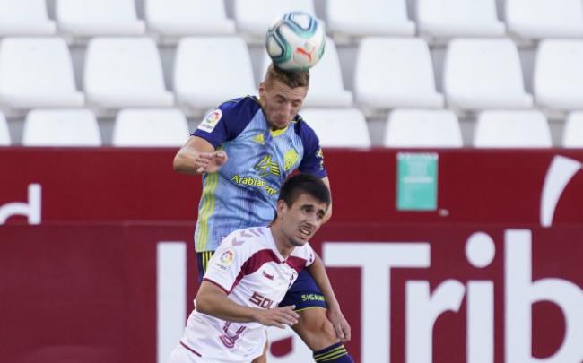 El Almería le recorta tres puntos al Real Zaragoza y dos al Cádiz