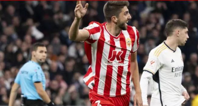 Remontada Polémica del Real Madrid ante la UD Almería en el Santiago Bernabéu