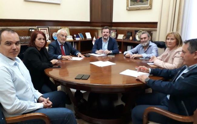 El subdelegado mantiene un encuentro con UGT para analizar la situación en Carboneras