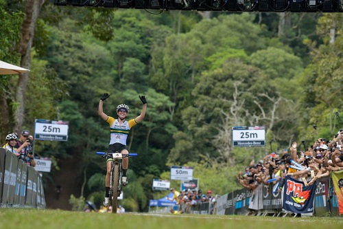 Bec McConnell conquista en Petrópolis su primera Copa del Mundo