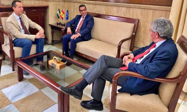 El subdelegado aborda con el consul de Marruecos la situación de sus nacionales