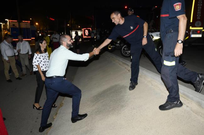 Visita del alcalde a las Fuerzas de Seguridad de la Feria