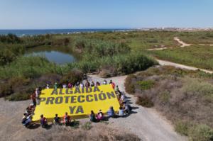 Una pancarta en la Ribera de la Algaida reclama su protección