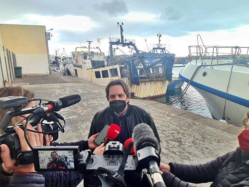 Burgos: “Ciudadanos respalda a los pescadores y Sánchez frena su actividad” 
 