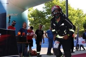 Más de 200 corredores coronan el cielo de El Ejido en la VII Carrera Vertical Torre Laguna