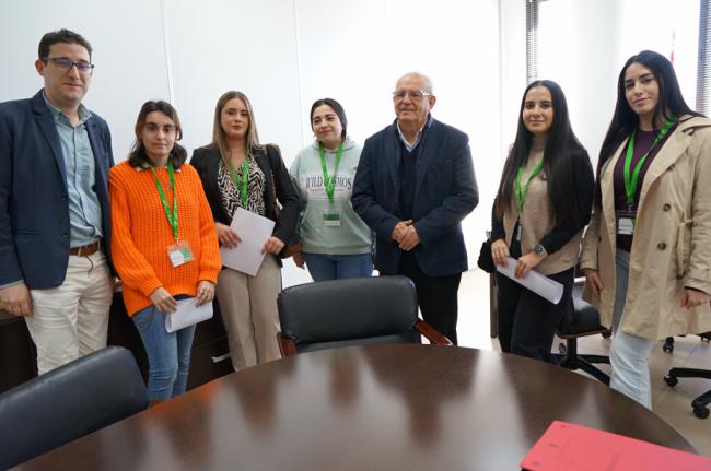 El Ayuntamiento de Vícar incorpora 5 nuevos trabajadores gracias al Programa Emplea-T