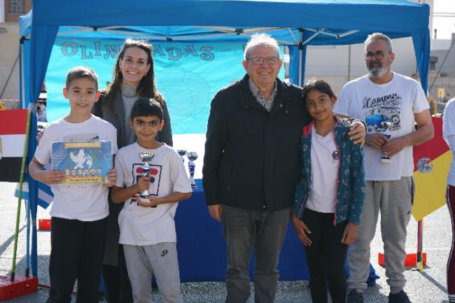 Los escolares de Vícar festejan la paz