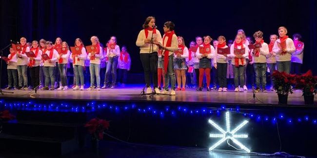 300 niños de Adra en el XXV Certamen Escolar de Villancicos