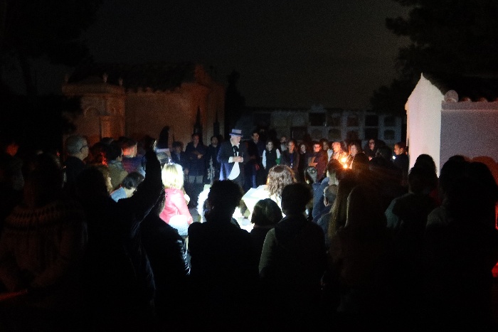 La III Visita Nocturna al Cementerio San José revela su legado histórico