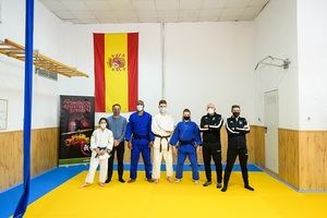 Almería estrena una tarima flotante para judo