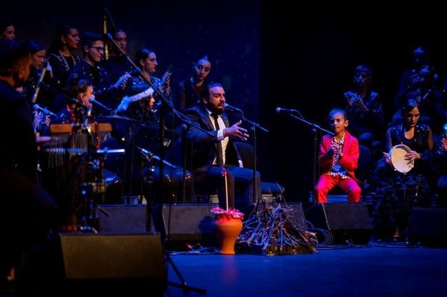 Éxito de la Zambomba flamenca 'Entre flamencos' en Roquetas de Mar con más de 500 asistentes