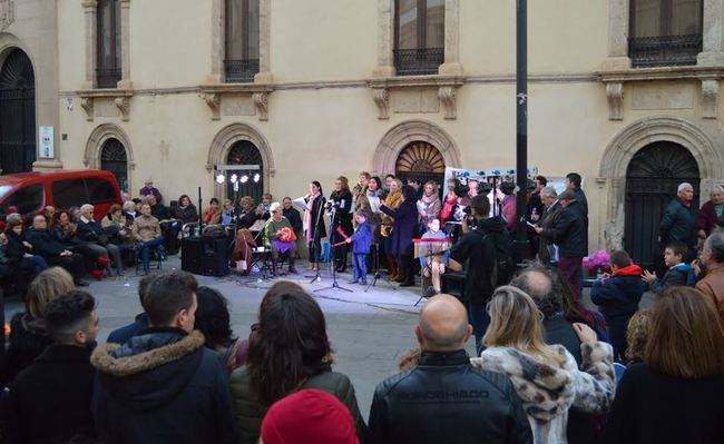 Los villancicos rocieros toman la Plaza Pablo Cazard por Navidad