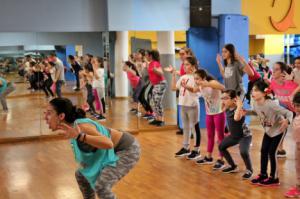 Zumba Solidaria Con Una Masterclass En La Ciudad Deportiva De Vícar